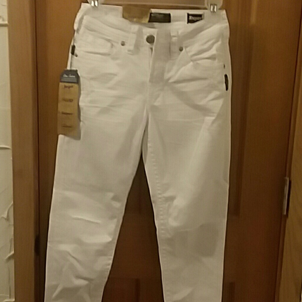 NWT Silvers suki High capris.
